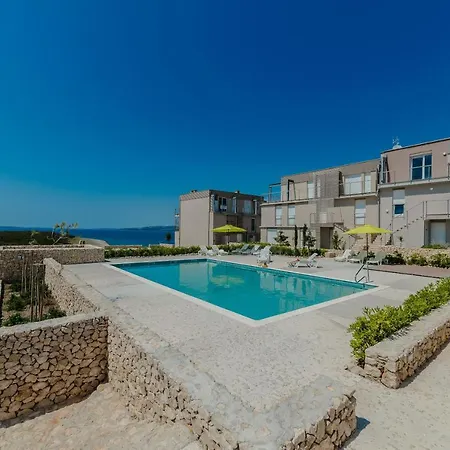 Isola Bella Pag Apartmanhotel Povljana