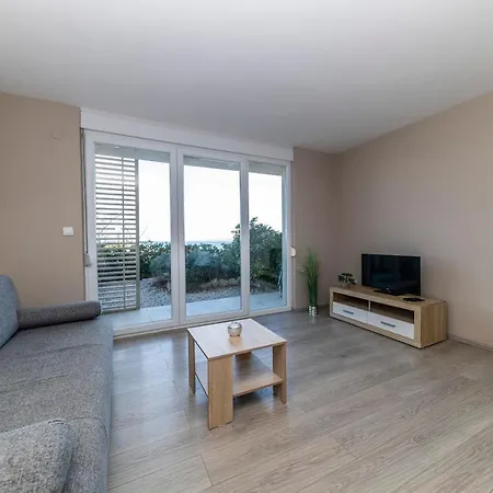 Isola Bella Pag Aparthotel